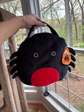 Bella the Black and Red Spider squishmallow halloween edition treat pail NWT 10i